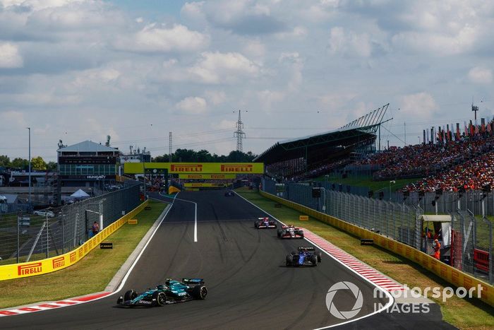 Fernando Alonso, Aston Martin AMR24, Alex Albon, Williams FW46, Kevin Magnussen, Haas VF-24