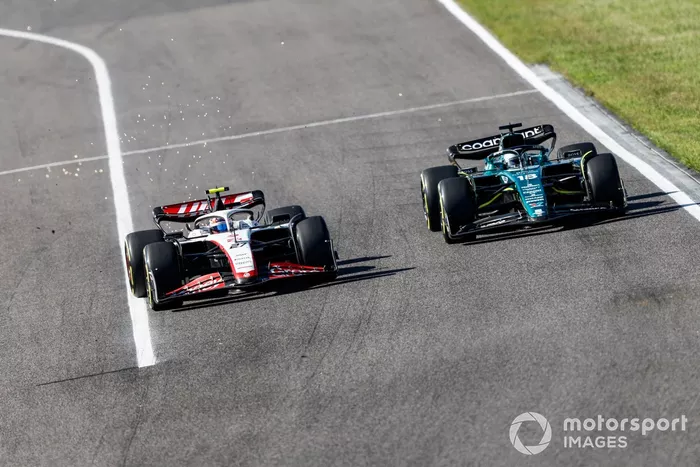 Nico Hulkenberg, Haas VF-23, luta com Lance Stroll, Aston Martin AMR23
