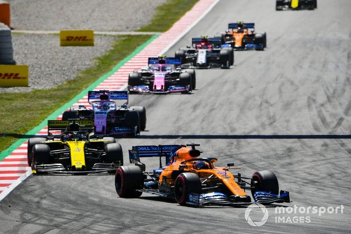 Carlos Sainz Jr., McLaren MCL34, Daniel Ricciardo, Renault R.S.19, Sergio Perez, Racing Point RP19, y Lance Stroll, Racing Point RP19