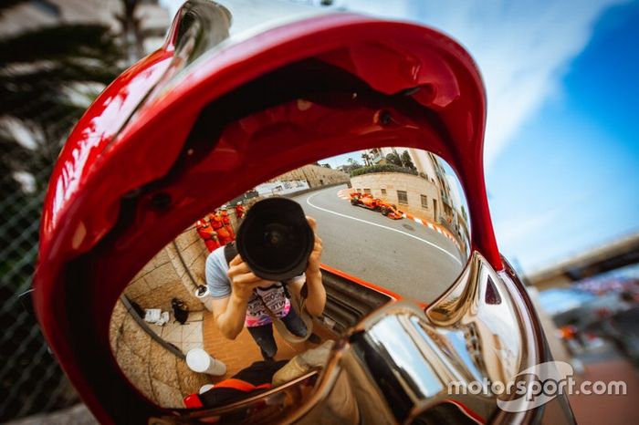 Bombero con reflejo de fotógrafo