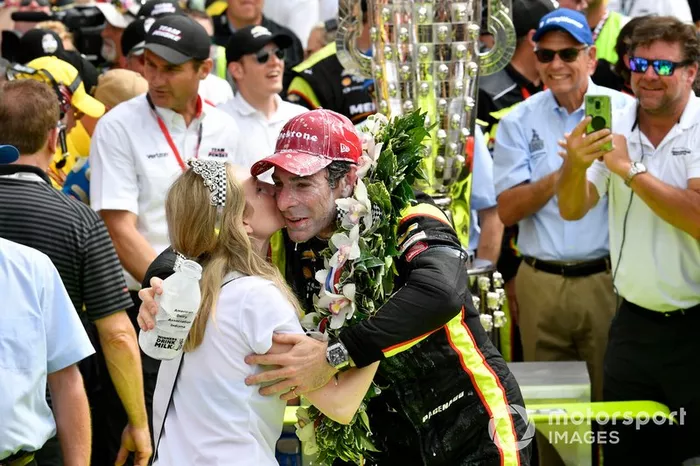 Simon Pagenaud, Team Penske Chevrolet celebra la victoria