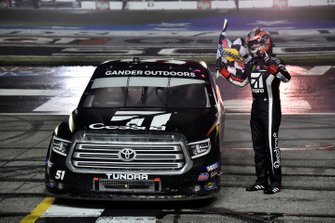 Ganador Kyle Busch, Kyle Busch Motorsports, Toyota Tundra Cessna