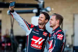 Romain Grosjean, Haas F1 Team, et Kevin Magnussen, Haas F1 Team