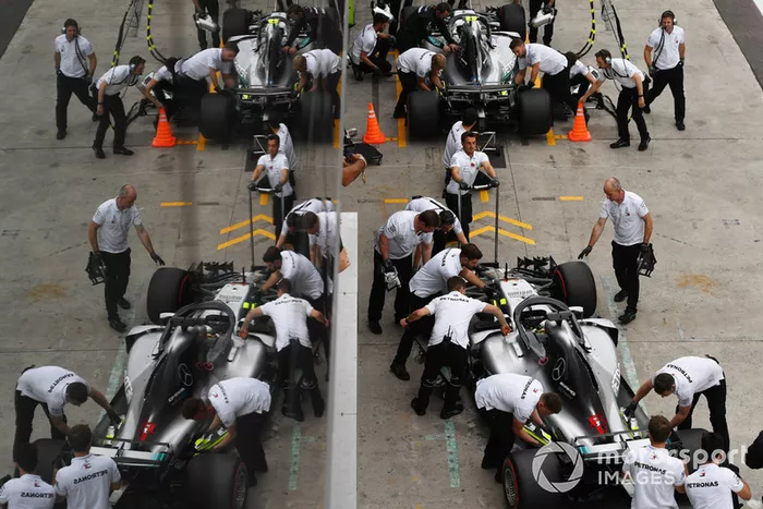 Lewis Hamilton, Mercedes-AMG F1 W09 y Valtteri Bottas, Mercedes-AMG F1 W09 