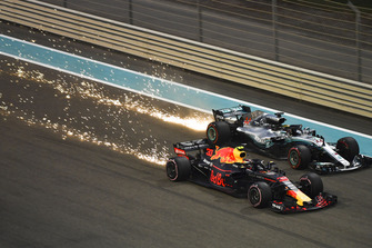 Max Verstappen, Red Bull Racing RB14 en Lewis Hamilton, Mercedes-AMG F1 W09
