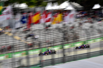 Brendon Hartley, Toro Rosso STR13 en Pierre Gasly, Toro Rosso STR13
