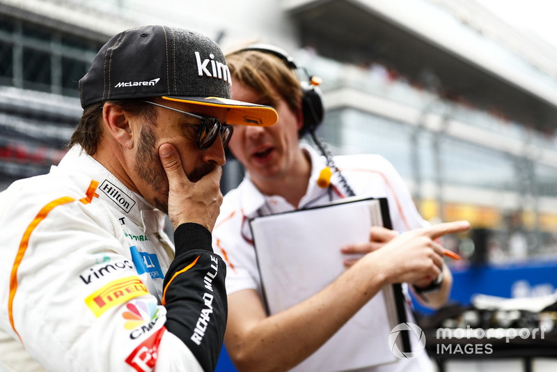 Fernando Alonso, McLaren talks to his engineer