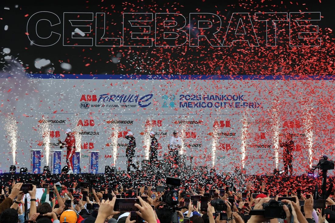 Podio: Ganador de la carrera Oliver Rowland, Equipo Nissan de Fórmula E, segundo puesto Antonio Felix da Costa, Equipo TAG Heuer Porsche de Fórmula E, tercer puesto Pascal Wehrlein, Equipo TAG Heuer Porsche de Fórmula E.
