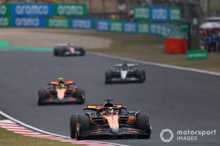 Lando Norris, McLaren, Oscar Piastri, McLaren, George Russell, Mercedes