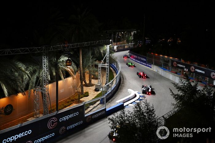 Sebastien Buemi, Envision Racing, Jaguar I-TYPE 6, Jake Dennis, Andretti Autosport, Porsche 99 X Electric Gen3, Sam Bird, Jaguar Racing, Jaguar I-TYPE 6