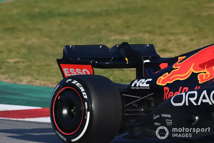 The rear wing of Max Verstappen, Red Bull Racing RB18