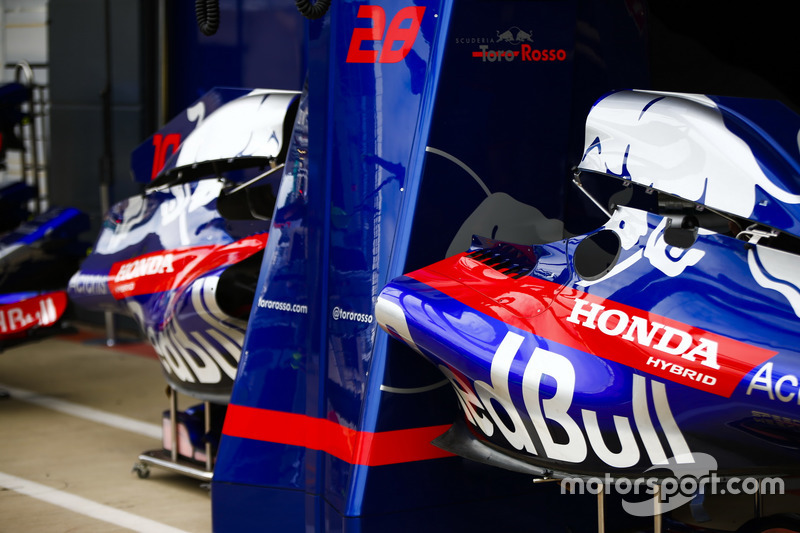 Toro Rosso bodywork in the pit lane