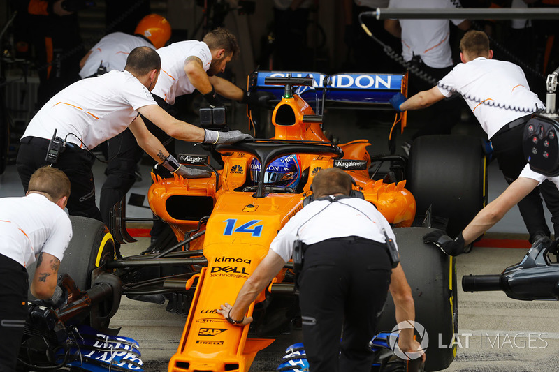 Fernando Alonso, McLaren MCL33, is returned to the McLaren garage