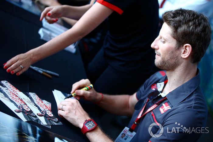 Romain Grosjean, Haas F1 Team, firma autógrafos