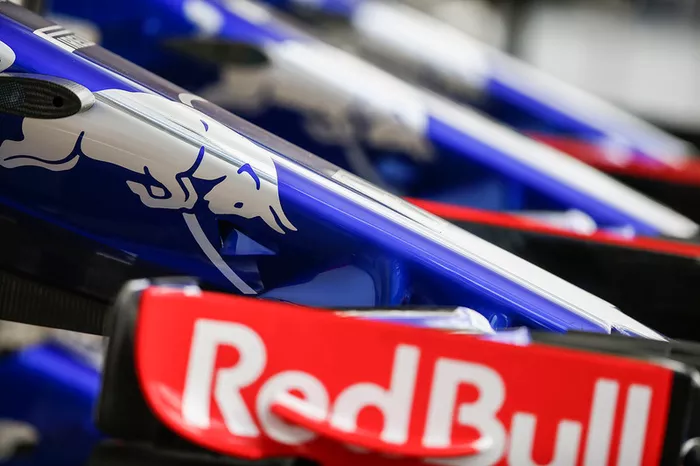 Alerón delantero del Scuderia Toro Rosso