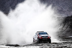 #304 Toyota Gazoo Racing Toyota: Giniel de Villiers, Dirk von Zitzewitz