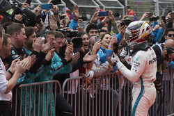Yarış galibi Lewis Hamilton, Mercedes AMG F1, Parc Ferme