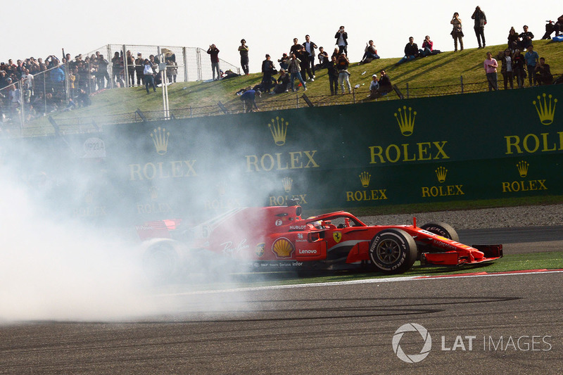 Max Verstappen, Red Bull Racing RB14 and Sebastian Vettel, Ferrari SF71H clash