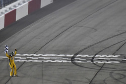Race winner Kyle Busch, Joe Gibbs Racing