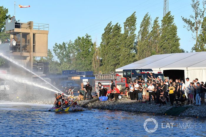 La carrera de balsas