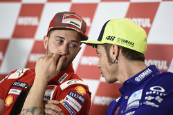 Валентино Россі, Yamaha Factory Racing, Андреа Довіціозо, Ducati Team