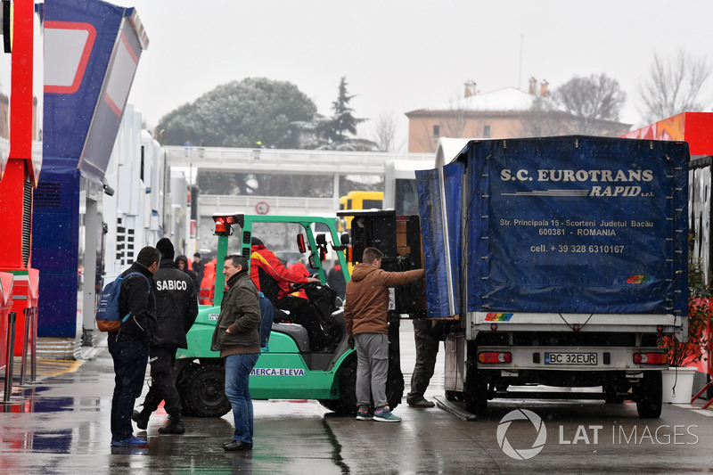 Paddock delivery as snow stops testing