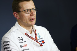 Andy Cowell, Director General, HPP, Mercedes AMG, en la conferencia de prensa