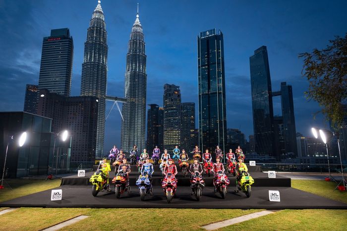 Foto de grupo de los pilotos de MotoGP  