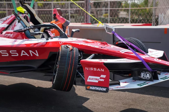 Oliver Rowland, Nissan Formula E Team damaged car