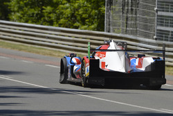#39 Graff Racing Oreca 07 Gibson: Enzo Guibbert, Eric Trouillet, James Winslow with a puncture