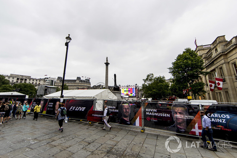 Preparations for F1 Live in Trafalgar Square