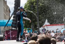 Sébastien Buemi, Renault e.Dams, festeggia sul podio