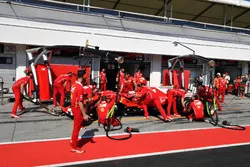 Charles Leclerc, Ferrari SF70H pit stop