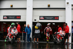 Eugene Laverty, Milwaukee Aprilia, Lorenzo Savadori, Milwaukee Aprilia