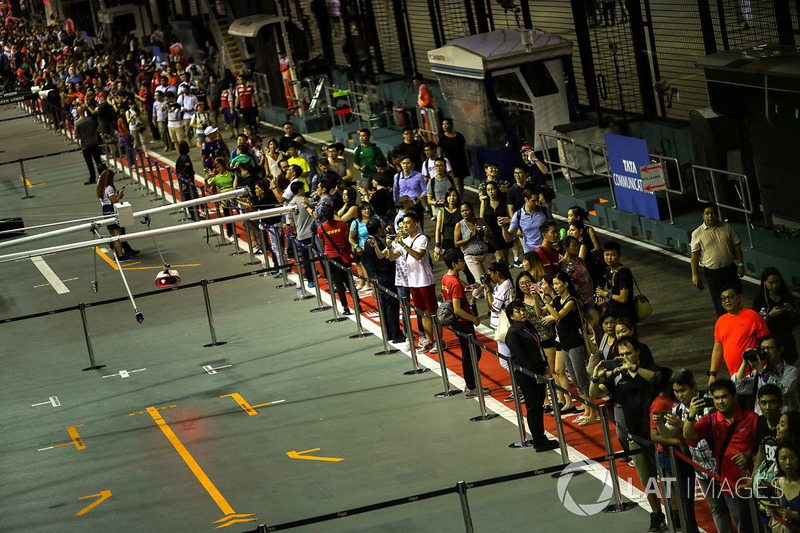 Fans on the pitlane walkabout