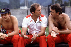 Ron Dennis, McLaren-Ford Cosworth, with his drivers Niki Lauda (left) and John Watson