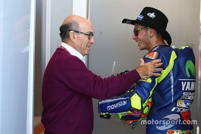 Carmelo Ezpeleta y Valentino Rossi