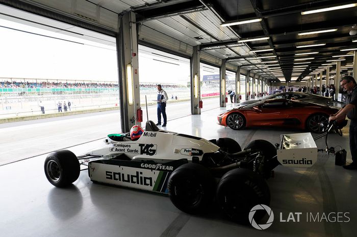 Martin Brundle in a six-wheeled Williams FW08