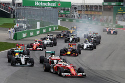 Sebastian Vettel, Ferrari SF16-H leads at the start of the race