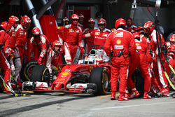 Sebastian Vettel, Ferrari SF16-H pit stop