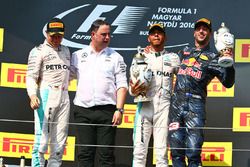 Podium: winner Lewis Hamilton, Mercedes AMG F1 Team, second place Nico Rosberg, Mercedes AMG F1 Team, third place Daniel Ricciardo, Red Bull Racing and Ron Meadows, Mercedes AMG F1 Team Manager