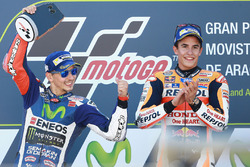 Podium : le vainqueur Marc Marquez, Repsol Honda Team, le deuxième, Jorge Lorenzo, Yamaha Factory Racing