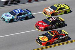 Ricky Stenhouse Jr., Roush Fenway Racing, Ford; Martin Truex Jr., Furniture Row Racing, Toyota; Kurt