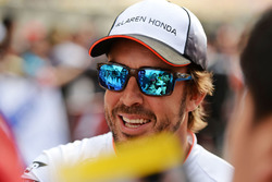 Fernando Alonso, McLaren firma de autógrafos para los fans