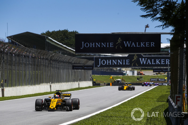 Nico Hulkenberg, Renault Sport F1 Team RS17, Carlos Sainz Jr., Renault Sport F1 Team RS17