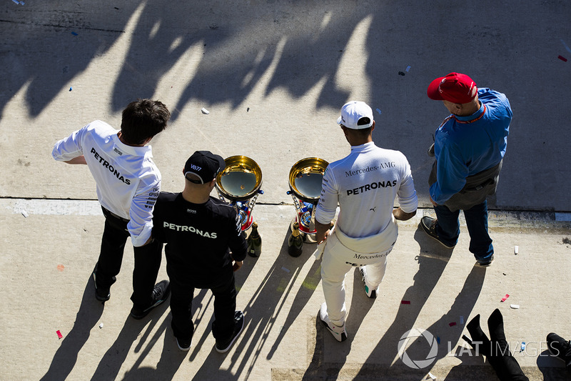 Toto Wolff, Executive Director Mercedes AMG F1, Race winner Valtteri Bottas, Mercedes AMG F1 Lewis Hamilton, Mercedes AMG F1, Niki Lauda, Non-Executive Chairman, Mercedes AMG F1, celebrate victory in the race and the constructors championship