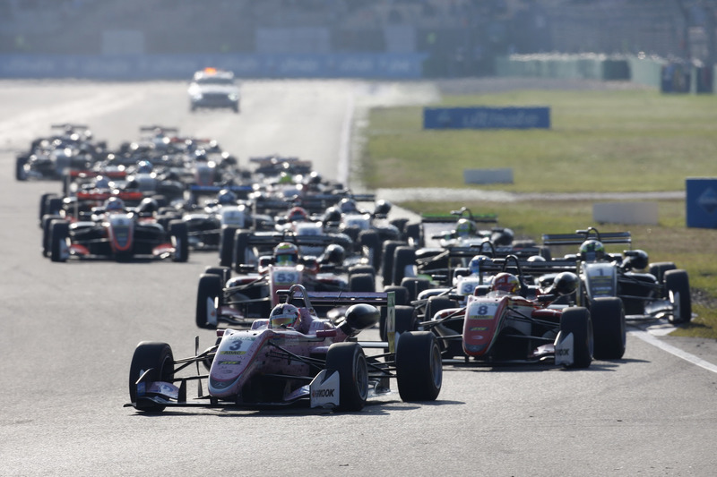 Start van de race, Maximilian Günther, Prema Powerteam Dallara F317 - Mercedes-Benz aan de leiding