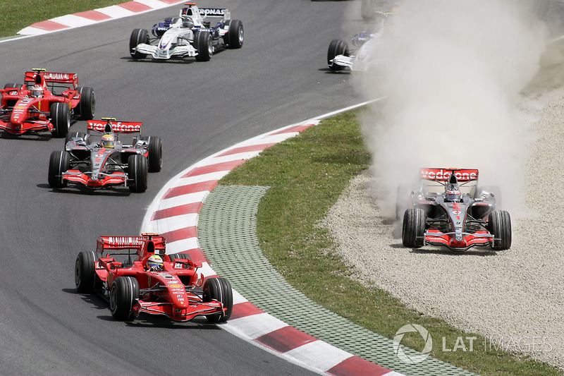 Fernando Alonso, McLaren MP4-22 Mercedes runs onto the gravel after a failed attempt at passing Feli