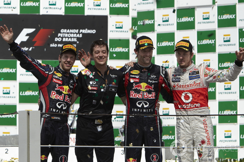 Podium: tweede Sebastian Vettel, Red Bull Racing, Will Courtney, strateeg, winnaar Red Bull, Mark We