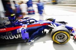 Pierre Gasly, Toro Rosso STR13, sort du garage